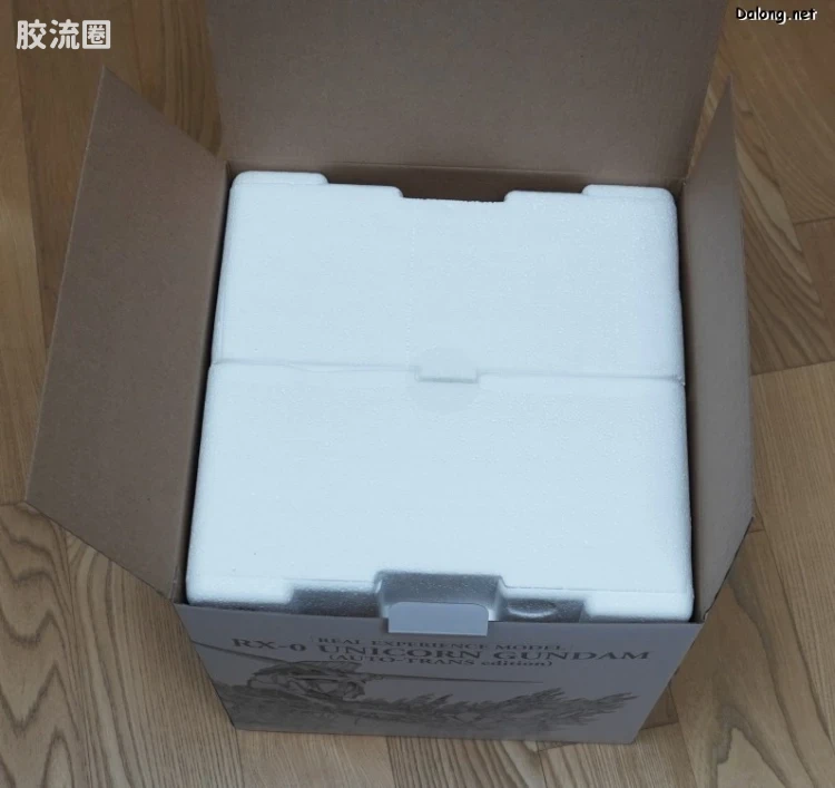 万代 大比例胸像系列 REAL EXPERIENCE MODEL RX-0 独角兽高达 自动变形版 - 图片